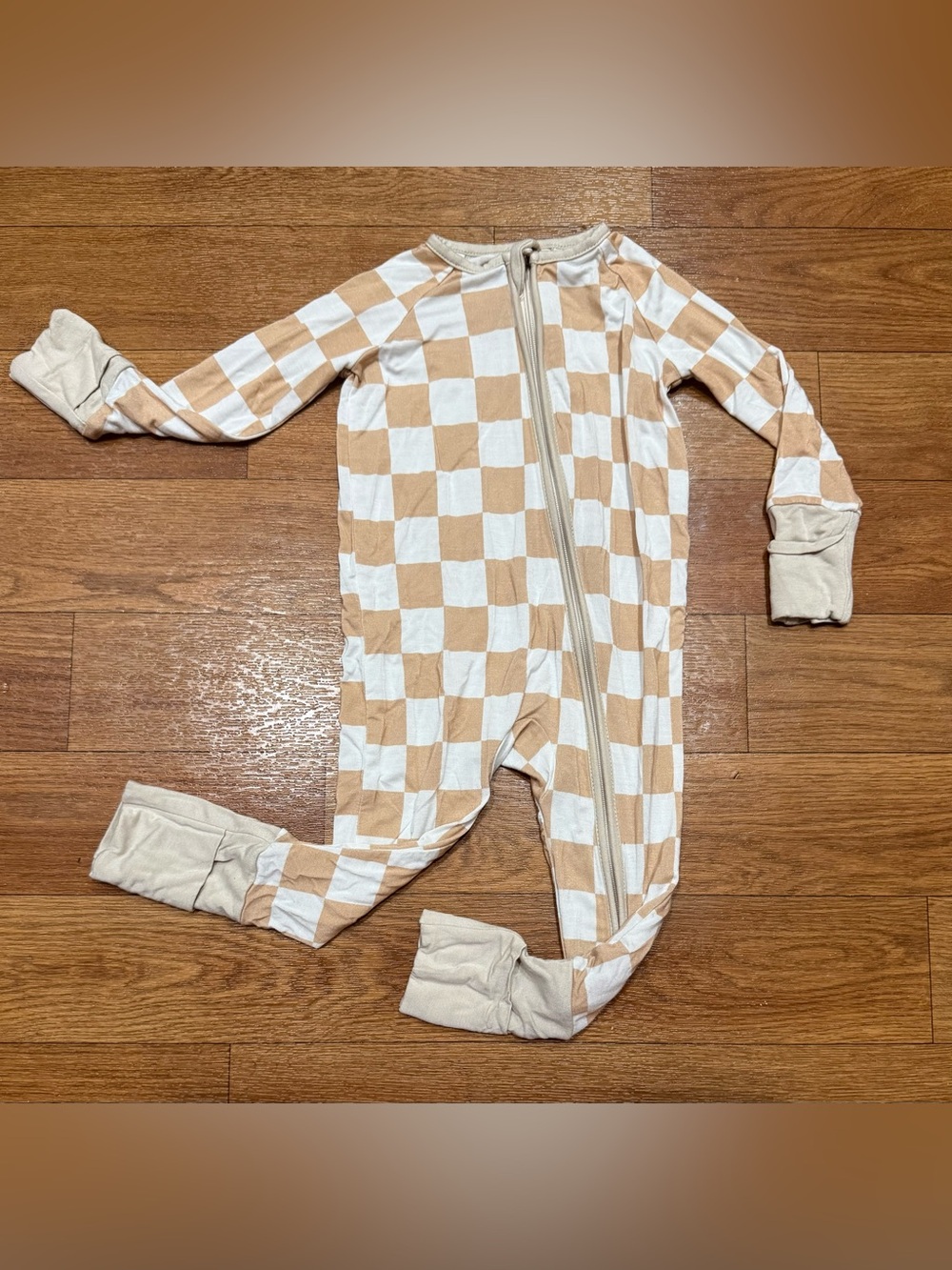 SUZEL Bamboo Checkerboard Convertible Zippy Sleeper Unisex Size 3-6 mo Tan/Cream